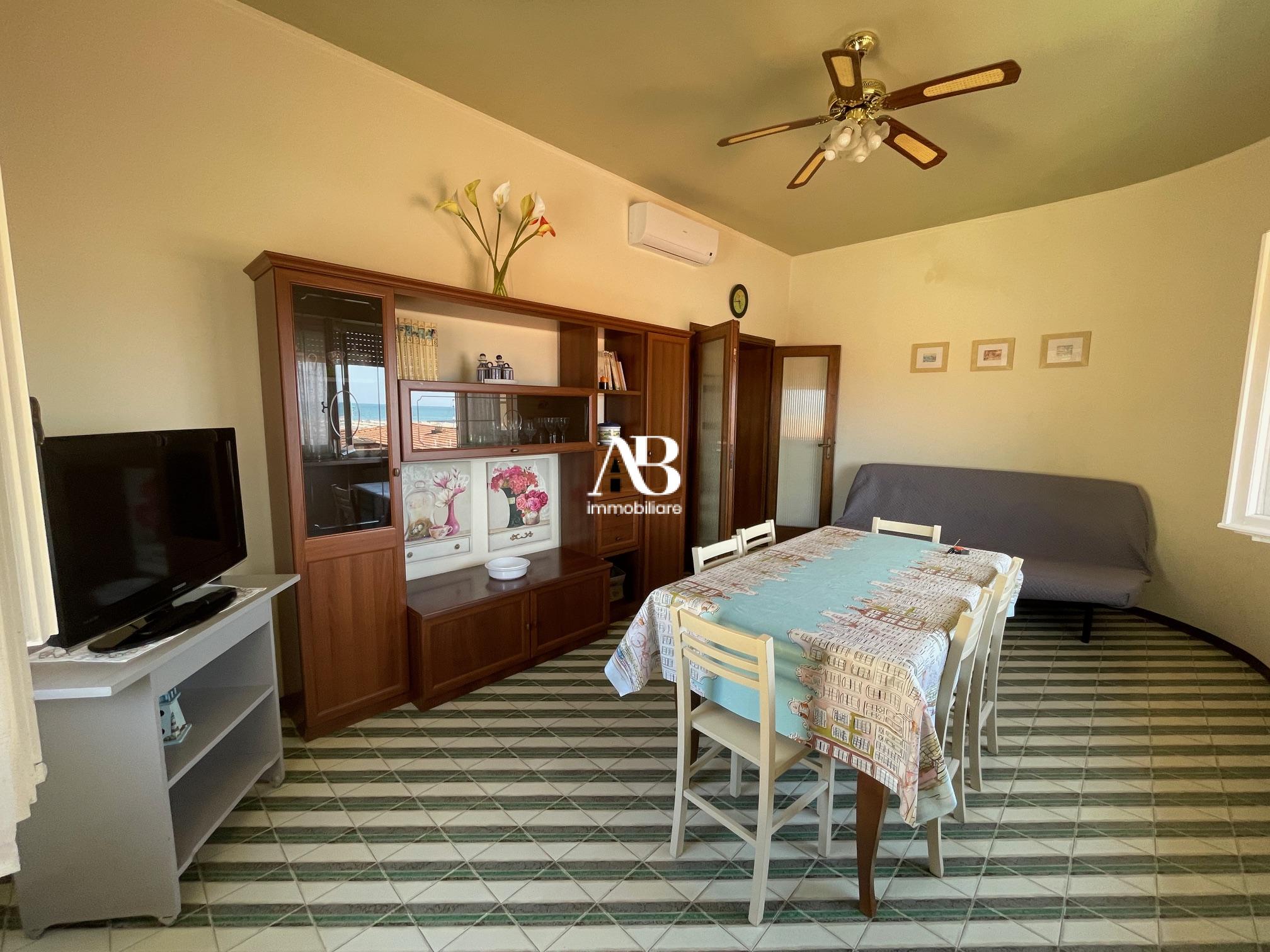 Appartamento fronte mare con terrazza