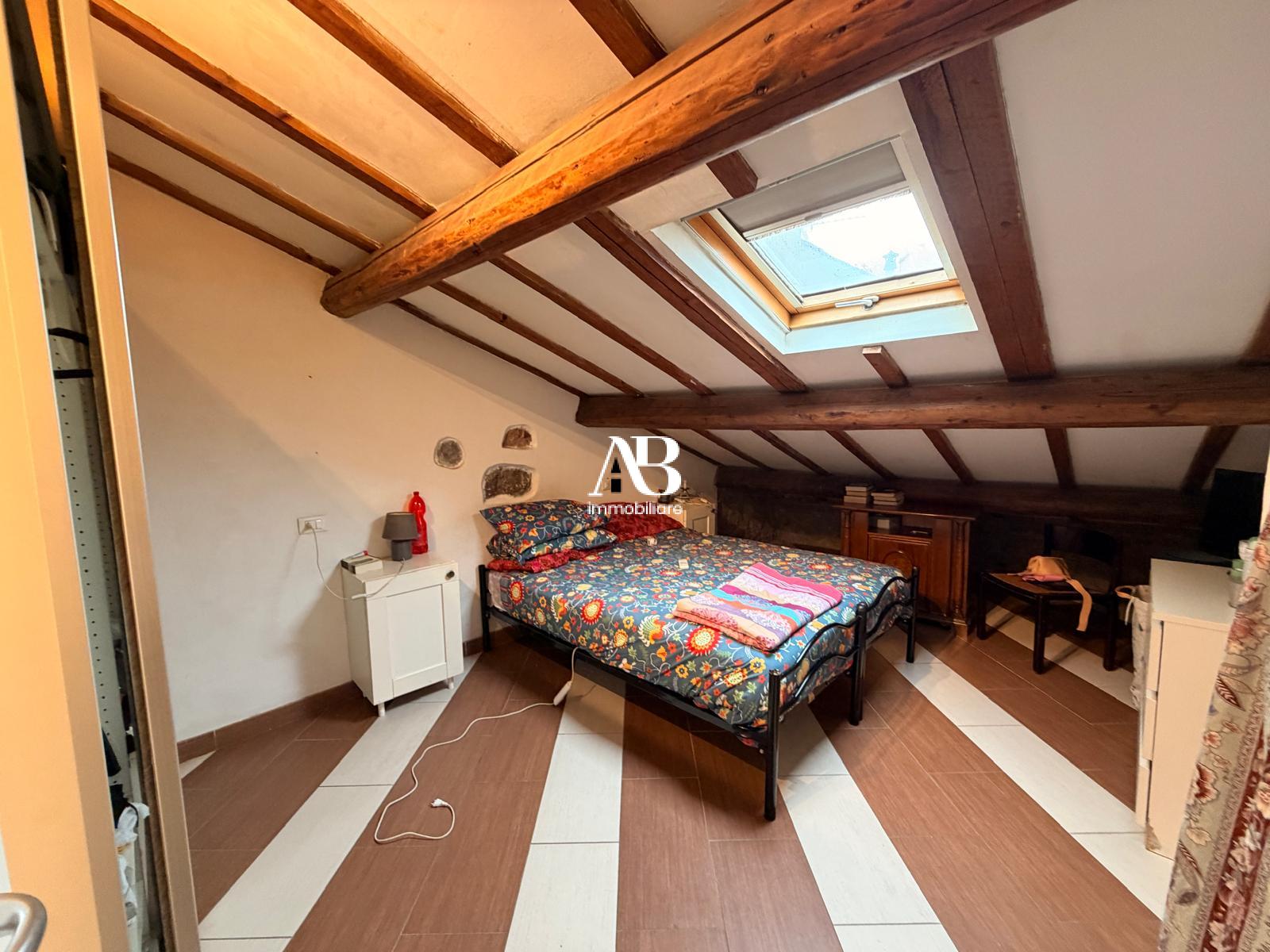 Casa di corte con 2 camere e 2 bagni