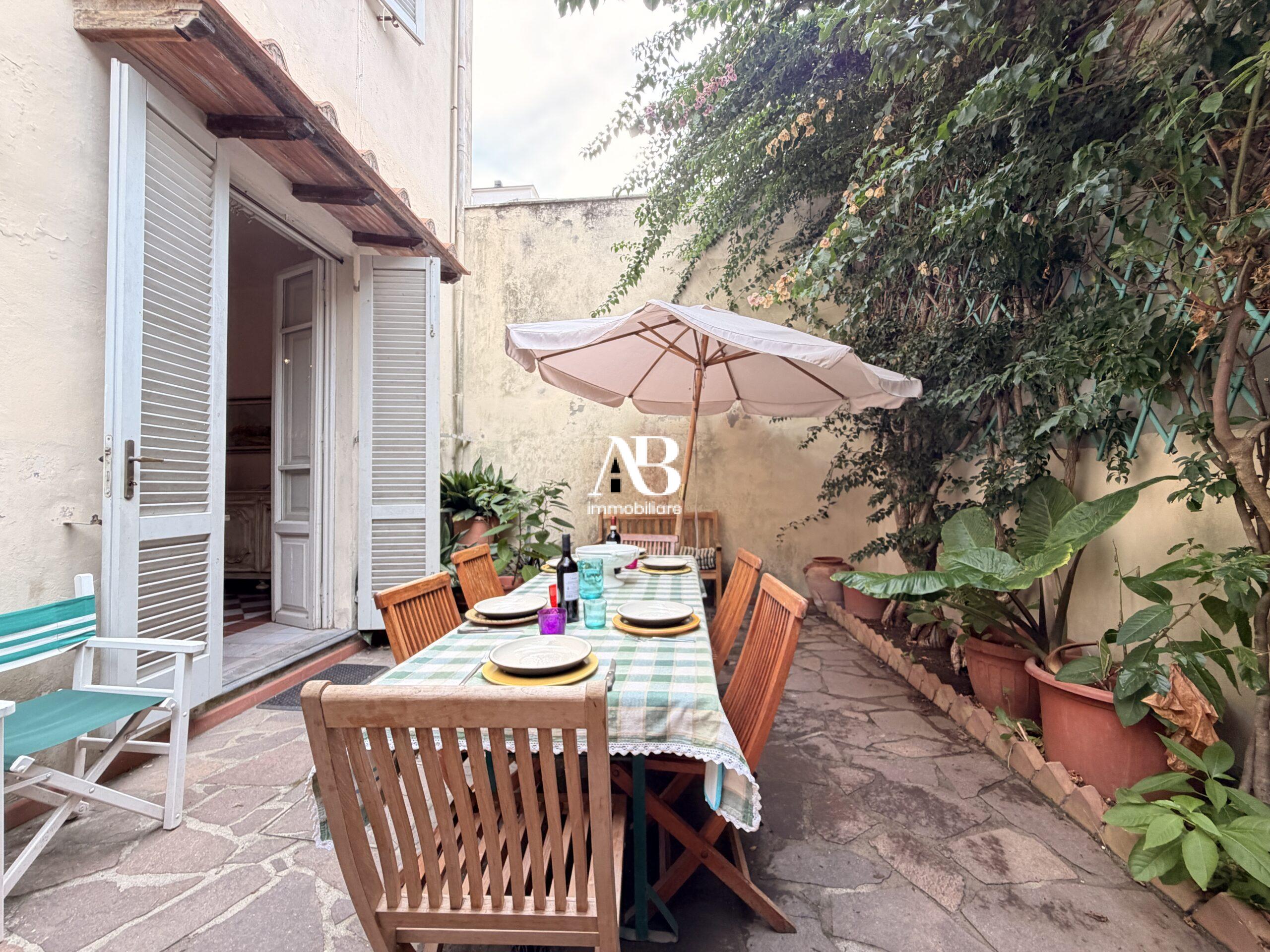 Viareggina con corte interna e terrazza