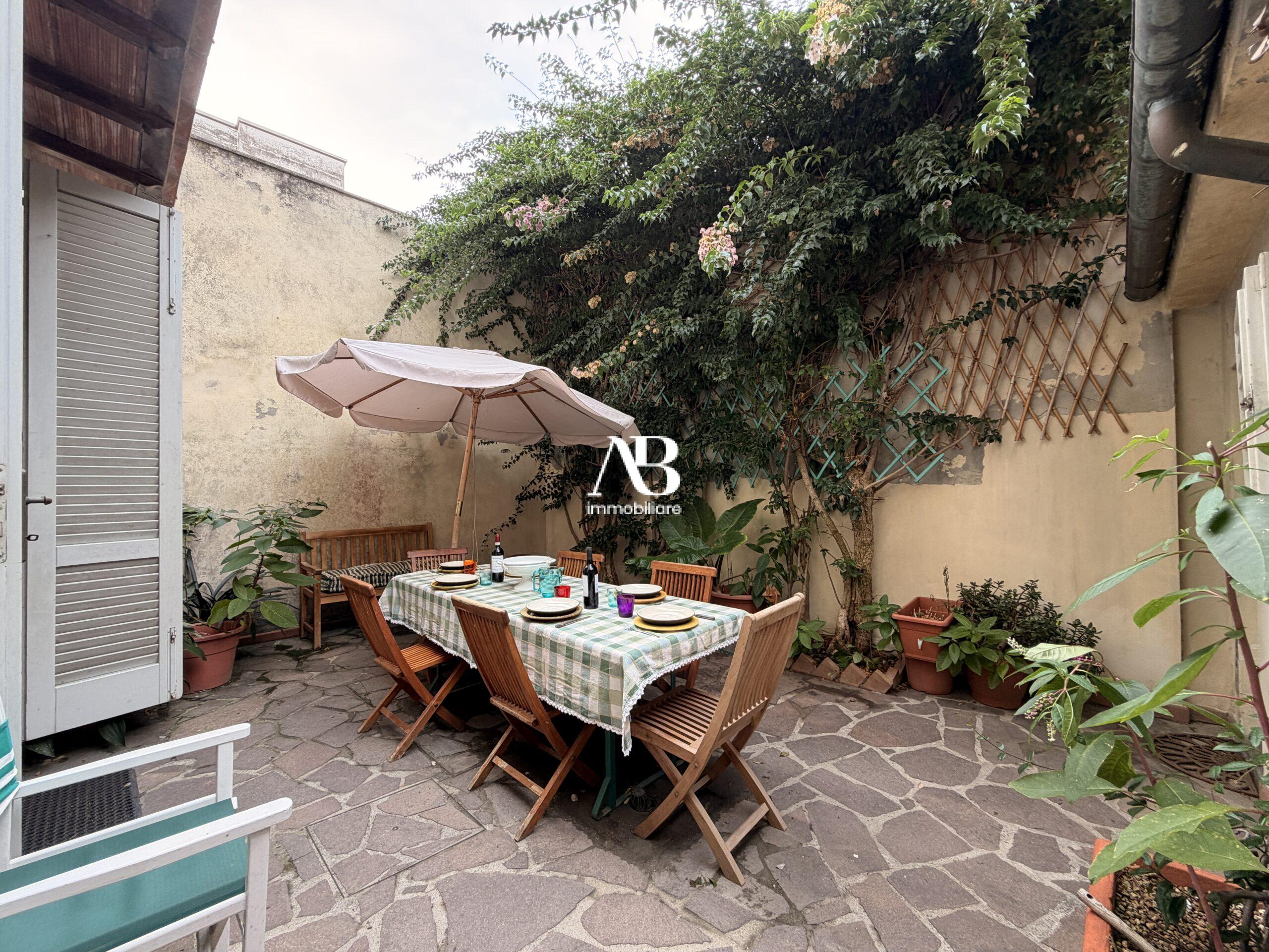 Viareggina con corte interna e terrazza