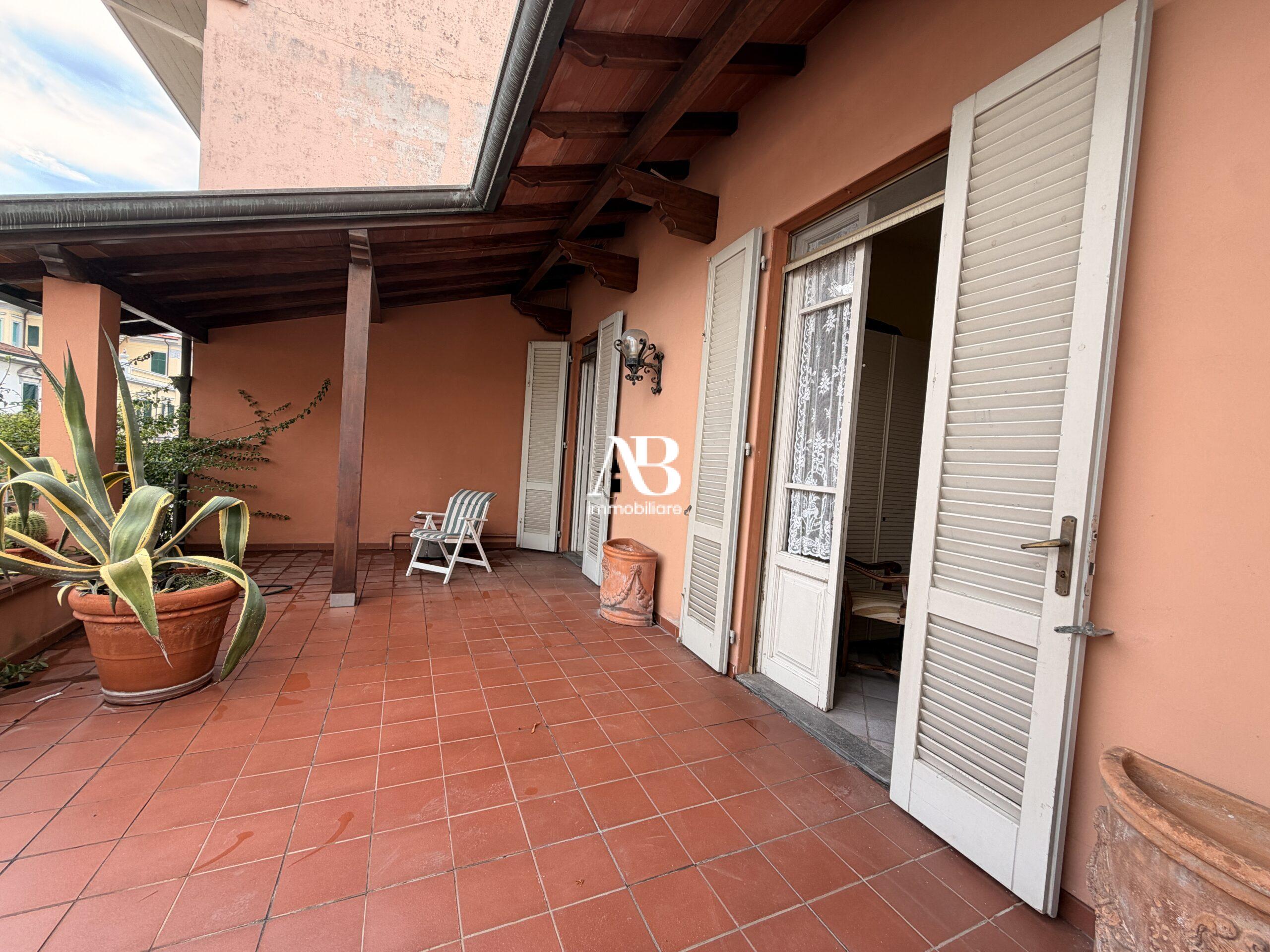 Viareggina con corte interna e terrazza